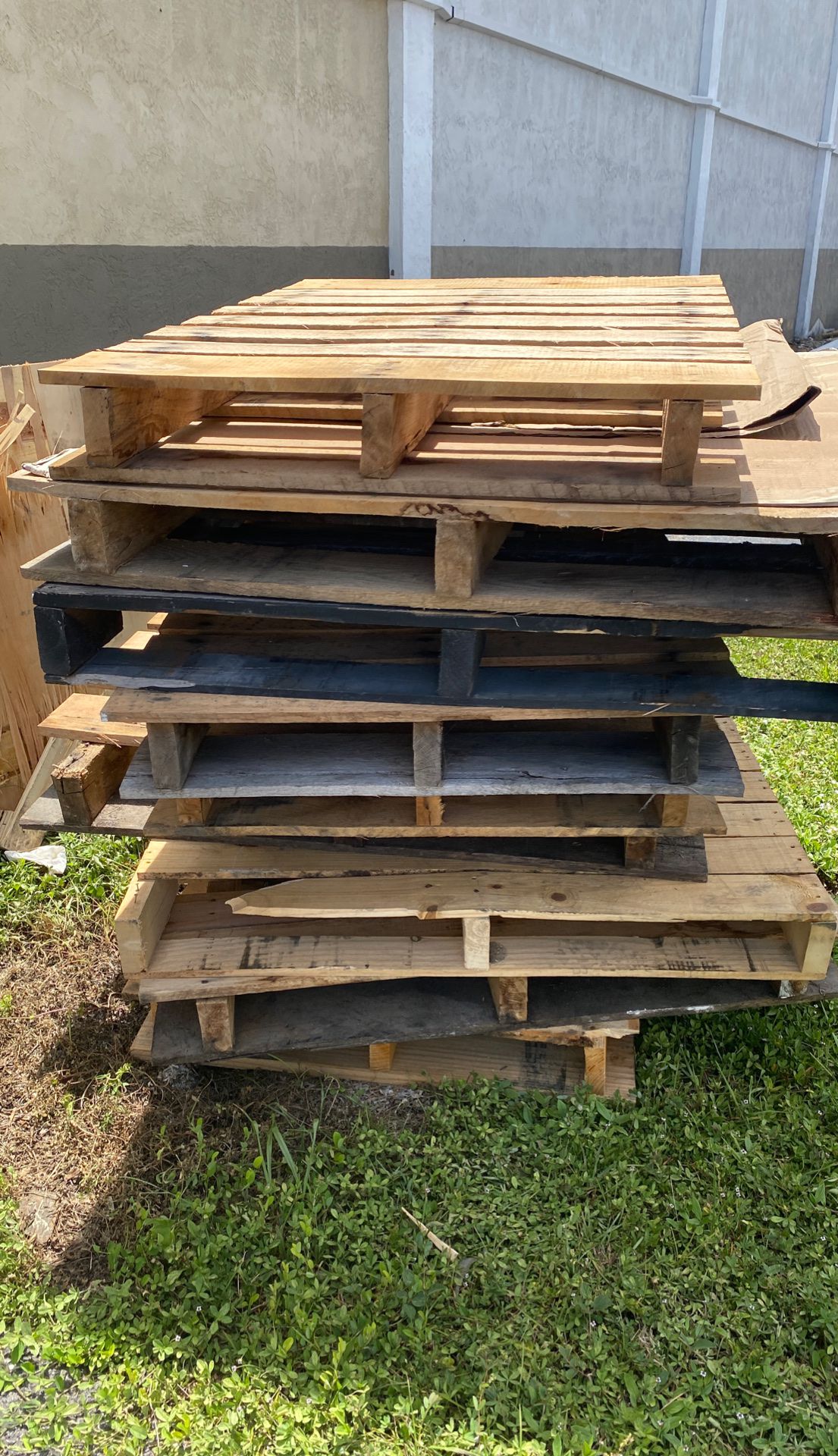 Free wood pallets