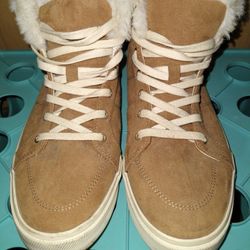 Old Navy Size 8 High Top Boots Lined  W/ White Fur 