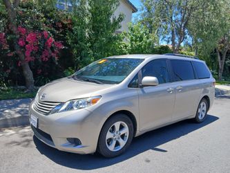 2015/ Toyota Sienna LE