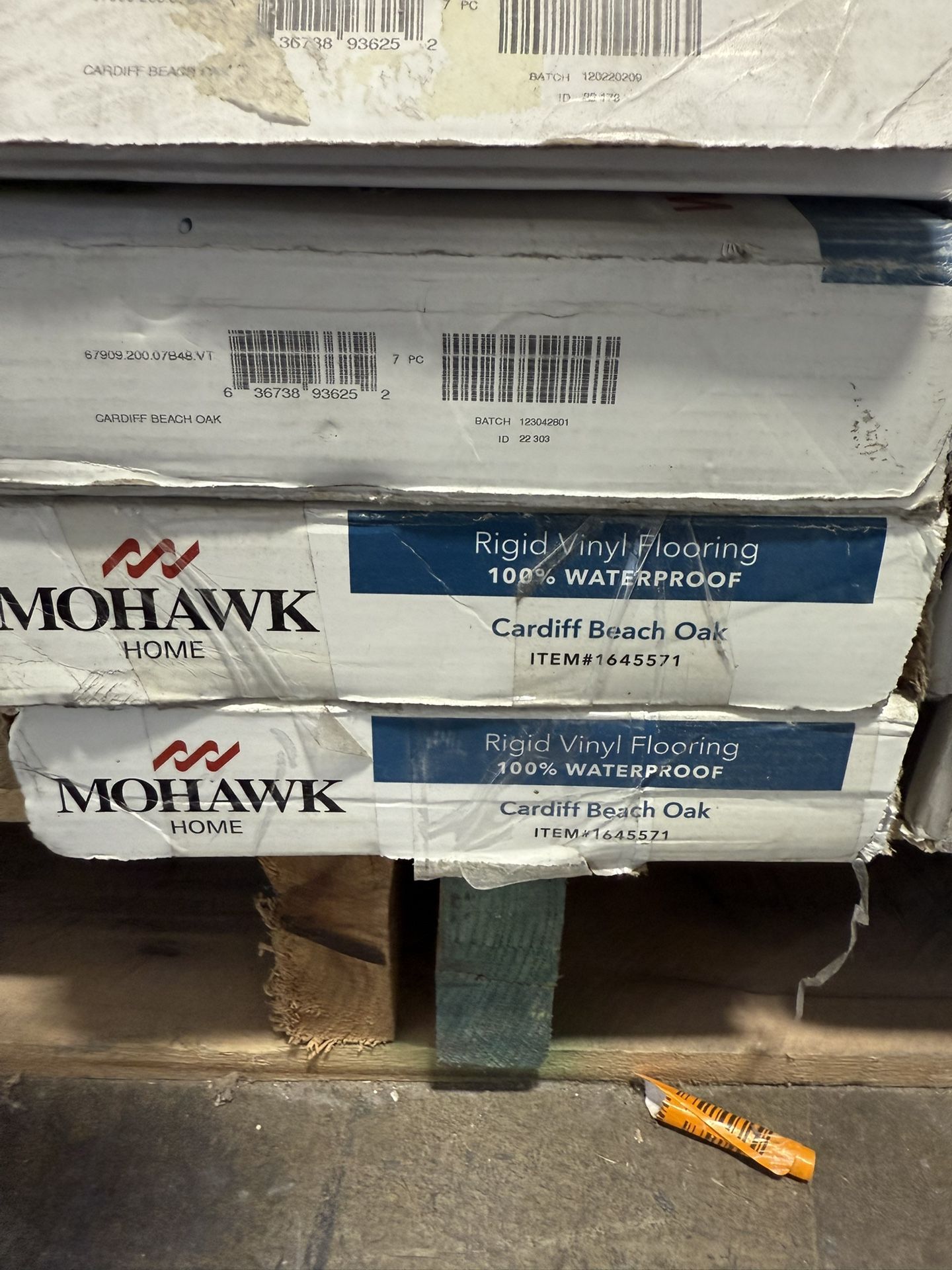 Mohawk Home 7.5in. Waterproof 20-mil Wear Layer LVP 6mm Plank Flooring