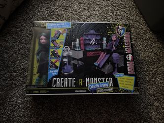 MONSTER HIGH COLOR ME CREEPY DESIGN CHAMBER CREATE-A-MONSTER PLAYSET DOLL (2012)