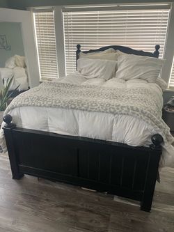 Bed frame Full w/ 9in box spring