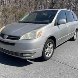 2004 Toyota Sienna Limited edition - DVD - leather 