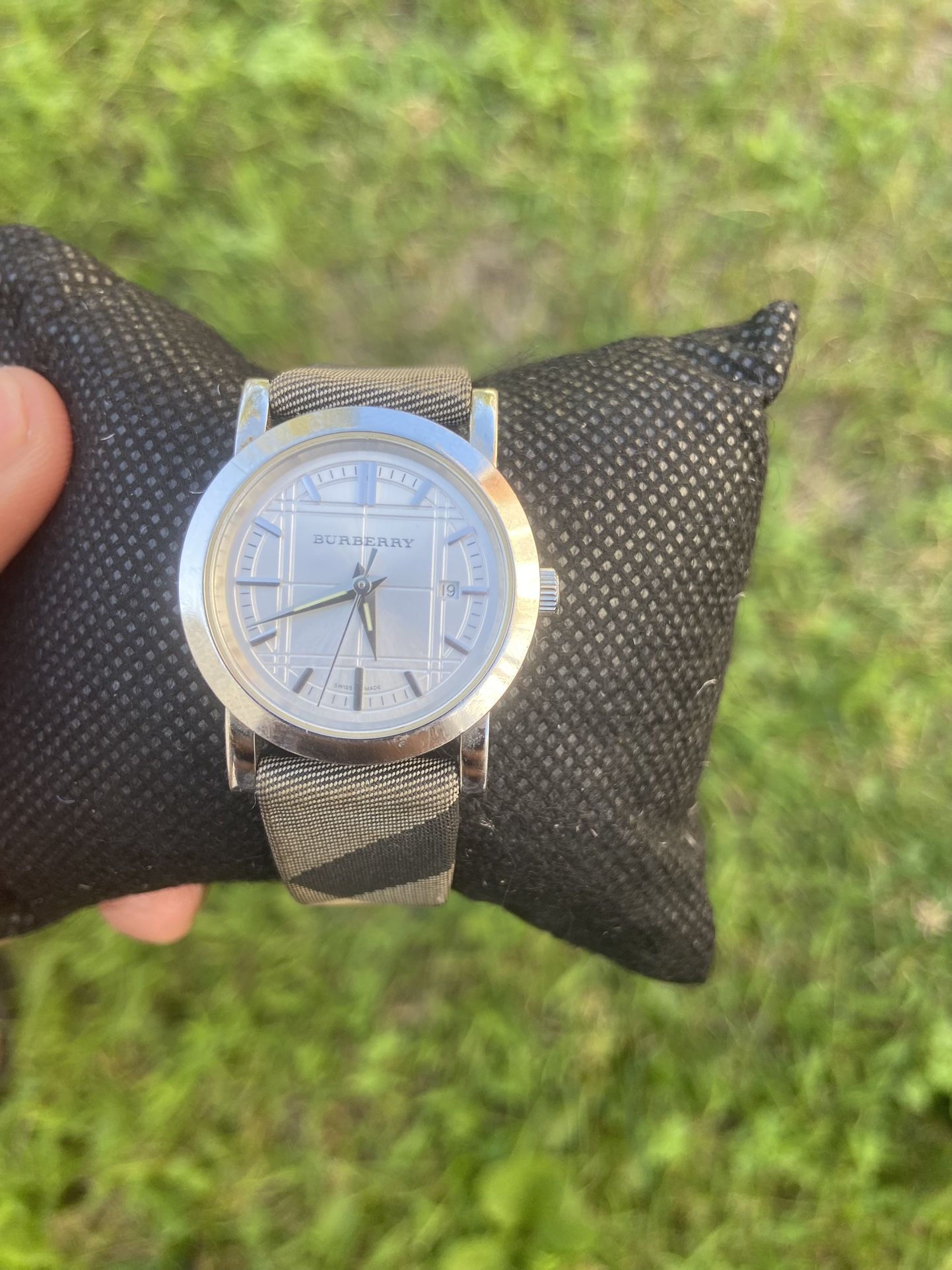 Vintage Burberry Ladies Watch w/ Date Fancy Vintage Original Band Luxury 