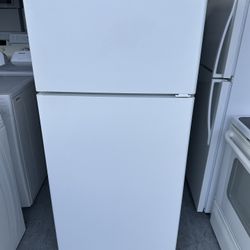 GE Refrigerator (1 Month Warranty)