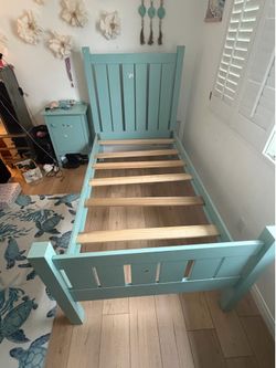 Pottery Barn Kids Twin Bed Set | Ventura