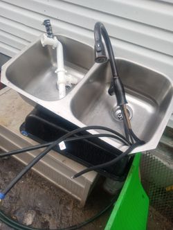 Stainless steel sink