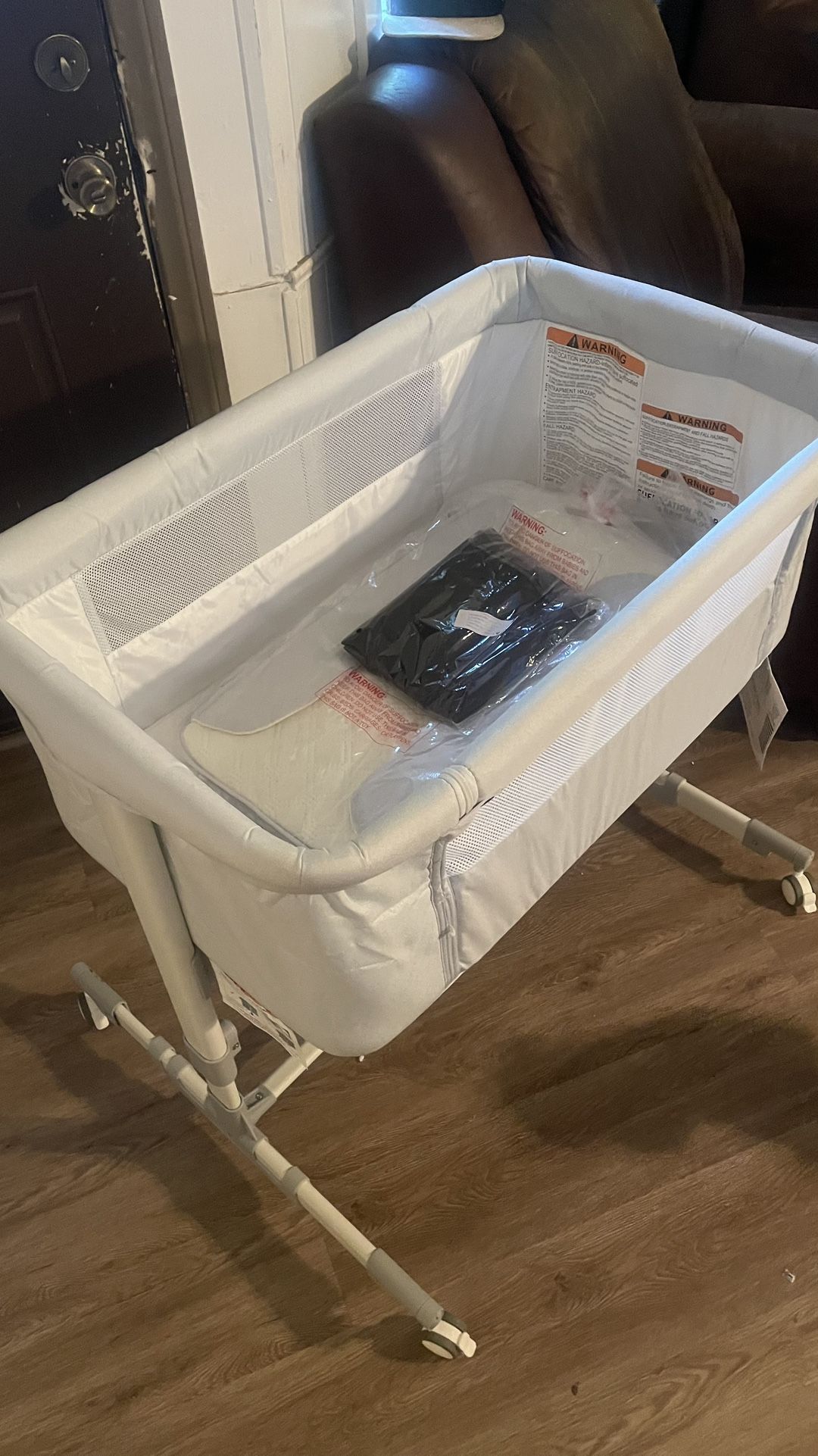 crib with changing table