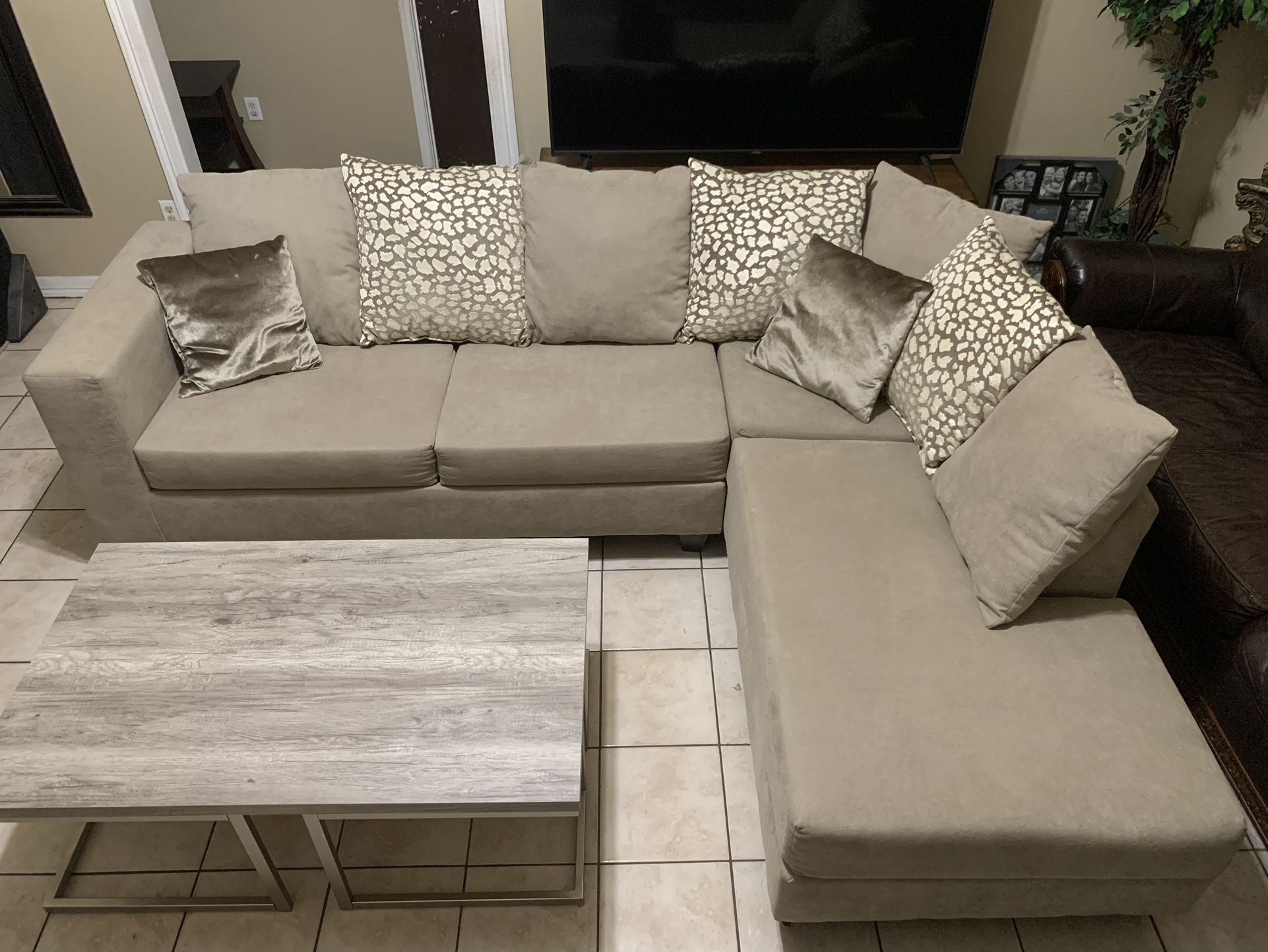 2 Pc L Sectional Sofas / Sala / Livingroom Set