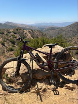 2023 Santa Cruz Hightower Carbon C (Size Medium) – Custom Build – Trail/Enduro for trade