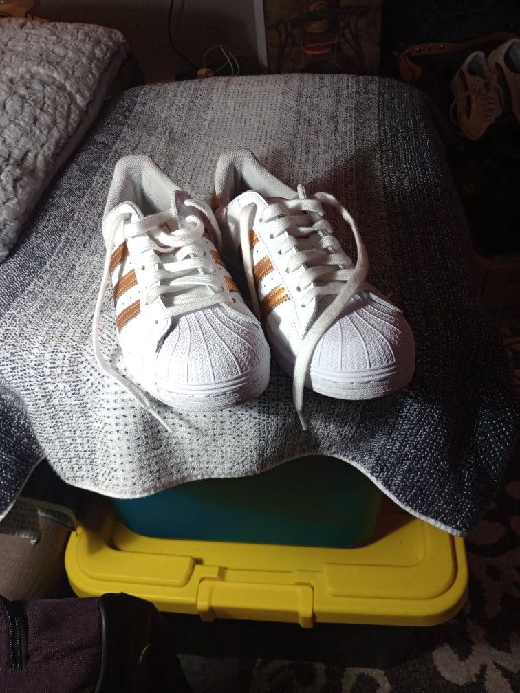 Adidas Superstar Women's Size 9