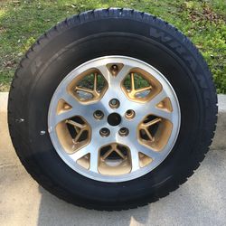 Jeep Cherokee tire and rim