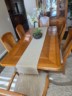 Dining room table and hutch set
