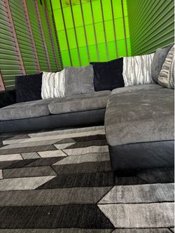 Oversized sectional sofa couch (DELIVERY AVAILABLE)