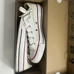 White Converse Size 6 Women’s. Great Condition. 