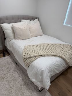 Upholstered Full Size Tufted Bed with mattress