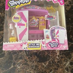 Shopkins Fashion Spree Style Me Wardrobe Fashion Playset 2 Exclusive & 4 Mini