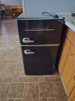 Magic Chef Retro Refrigerator 3.2 Cu Ft