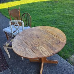 Kitchen Table - 40" Round With Collapsible Sides, With 3 Chairs. 