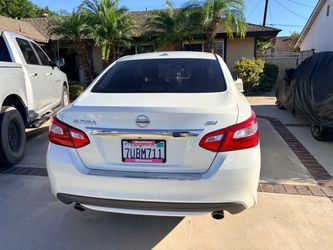 Nissan Altima SV Sedan White