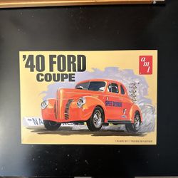 AMT 1940 Ford Coupe Model Car Kit
