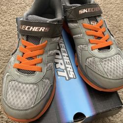 SKECHERS Size 6 New