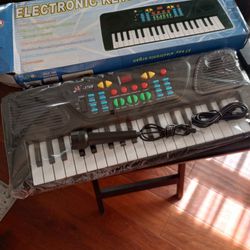 Electronic Keyboard 