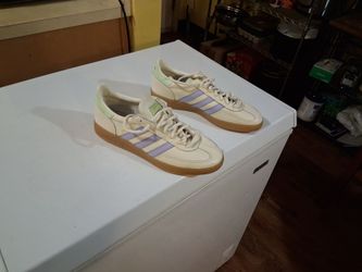 Men's adidas handball spezial off white violet purple gum soul size 9 & Half  Brand New