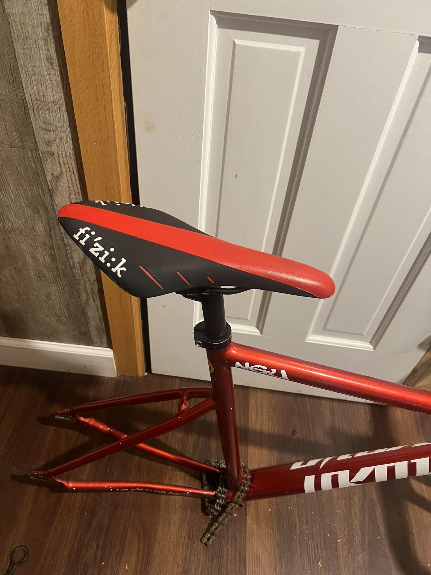 Fizik R3 Red Bike Part