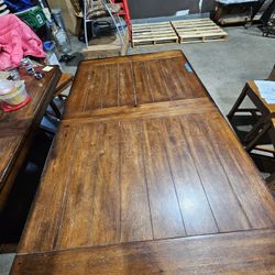 High End Wooden Table With Intern Butterfly Extension