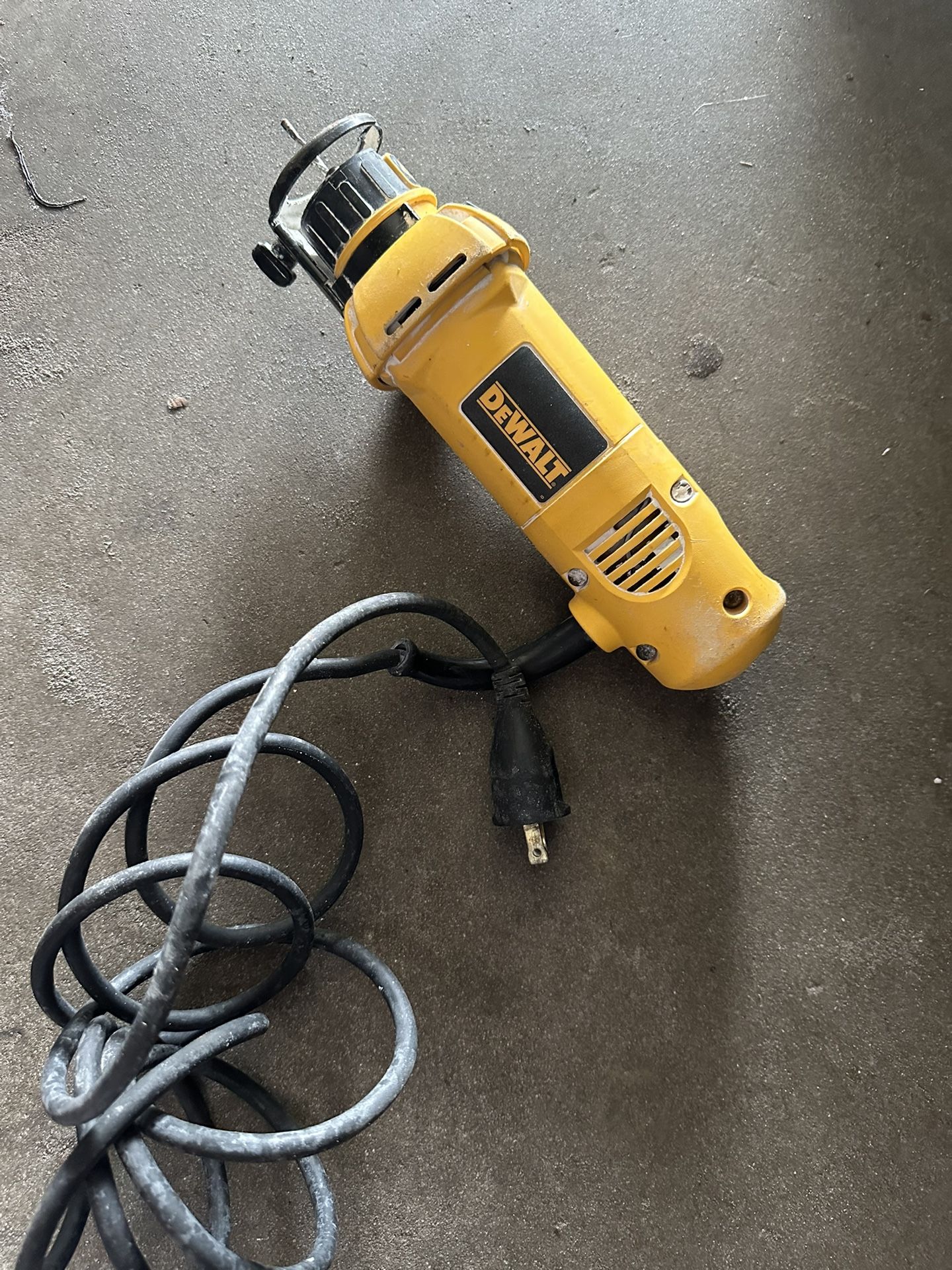 DEWALT Rotary Saw with 1/8-Inch and 1/4-Inch Collets, 5-Amp, Corded (DW660)