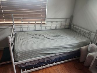 Free day bed with a matress