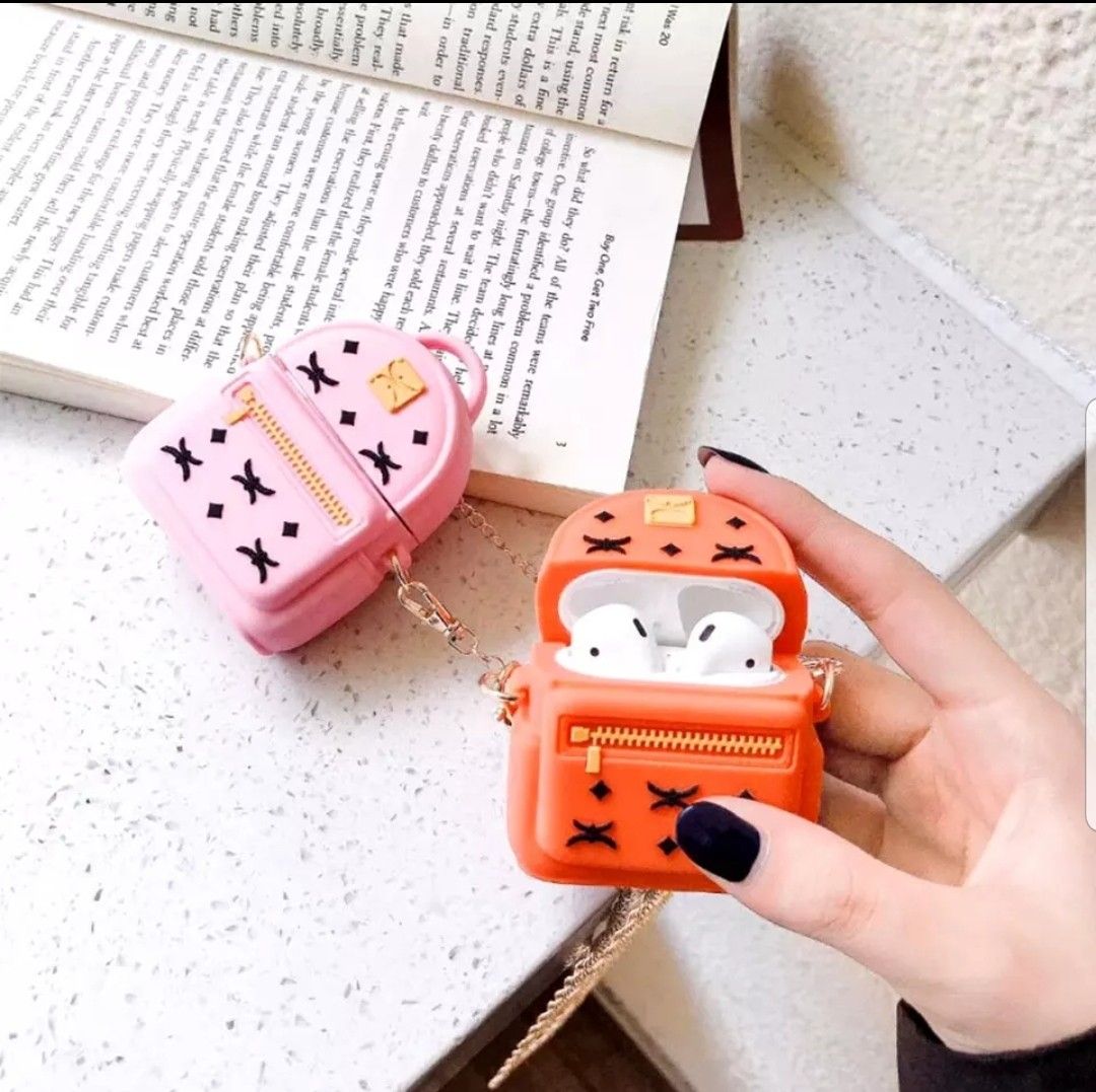 Airpod case with chain