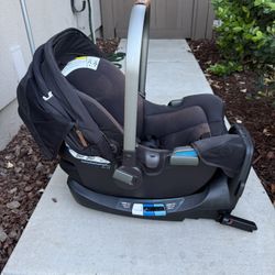Nuna Pipa Infant Car Seat W/ Base 