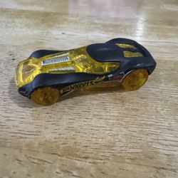 Hot Wheels Diecast Test Facility HW40 Matte Black 2013 Car Yellow transparent