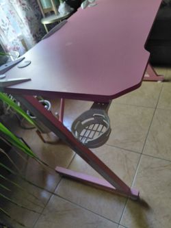 Gaming desk