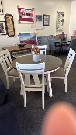 Dining table 48” round with 4 chairs