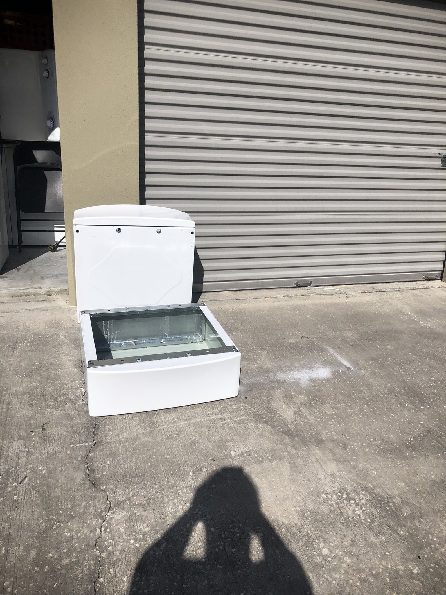 Whirlpool duet pedestals no draws on the they just lift the washer and