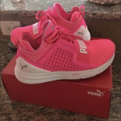 🎄SHOES FOR SALE SIZE 6 USA 🎄