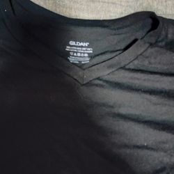 Men's Gildan V Neck 2XL Shirts (5 Pack)