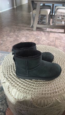 Black uggs women size 6.5