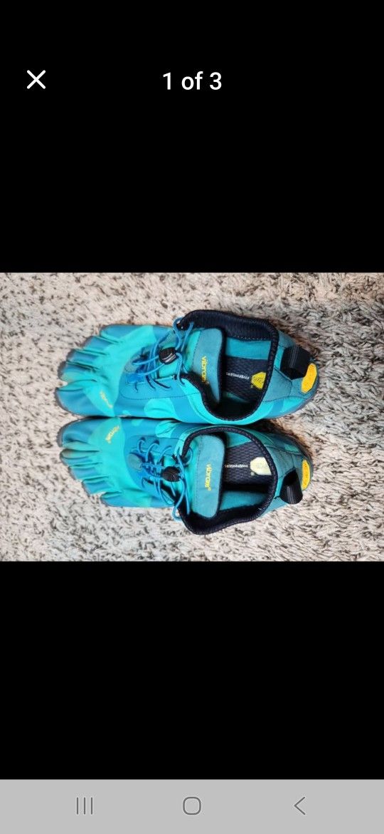Vibram 5 Finger Shoes (Women's UK 39/US 8)