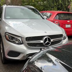 Mercedes 2018 for Rent