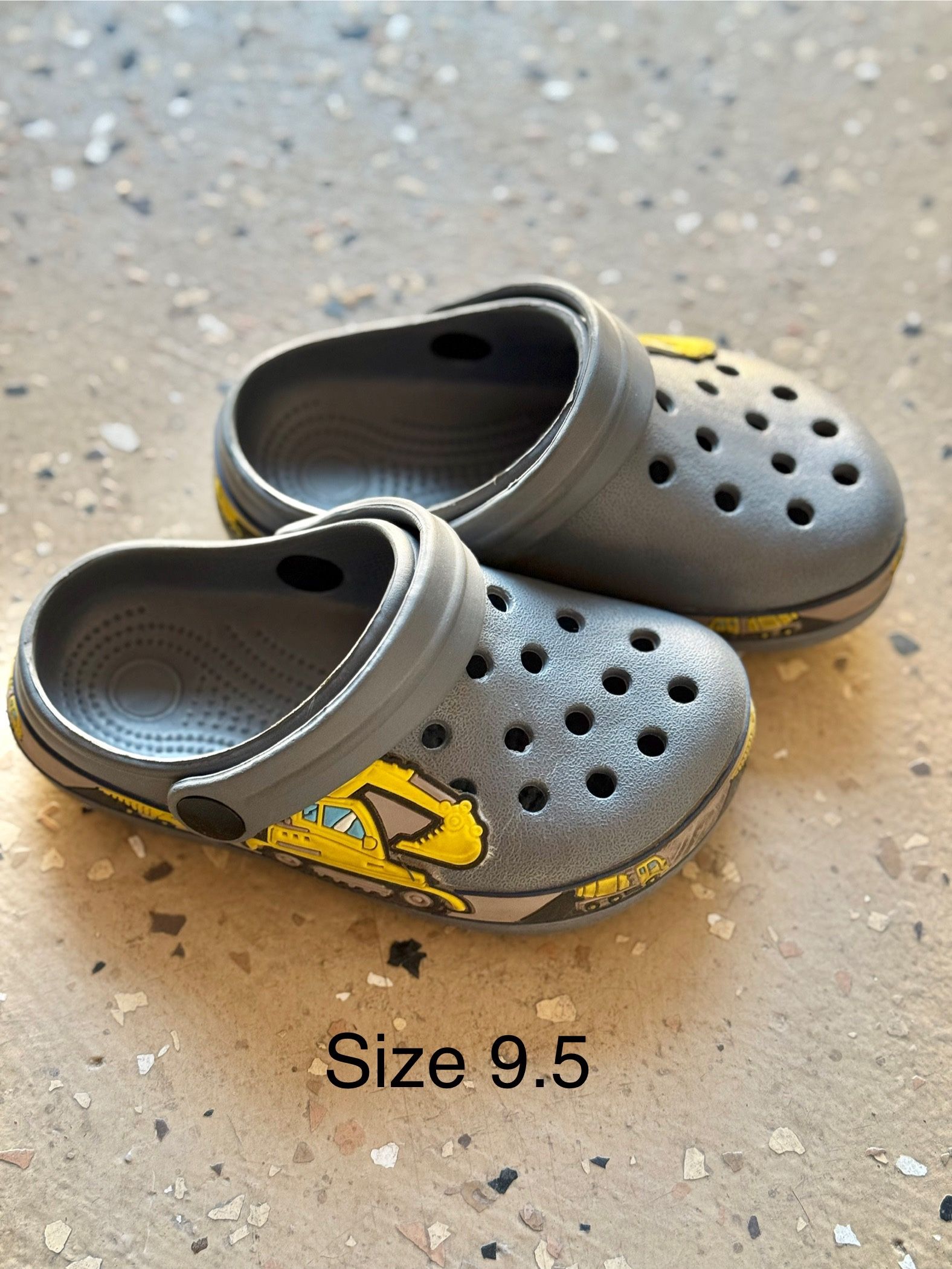 [size 9.5] Toddler Kids Construction trucks Sandals