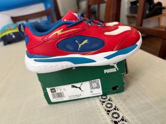 VERY GENTLY USED Boys sneakers size 10C