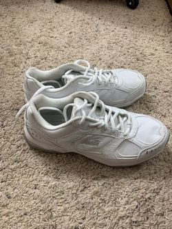 Size 9 women’s white shoes