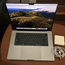 2021 MACBOOK PRO 16 INCH, 32GB M1 512GB BATTERY COUNT ONLY 25 COUNT NO DENT, SCRATCHES OR DING. NEW!