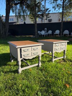 Set of 2 nightstands / end tables
