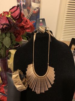 New 3pc set color Gold: necklace, bracelet, and ring