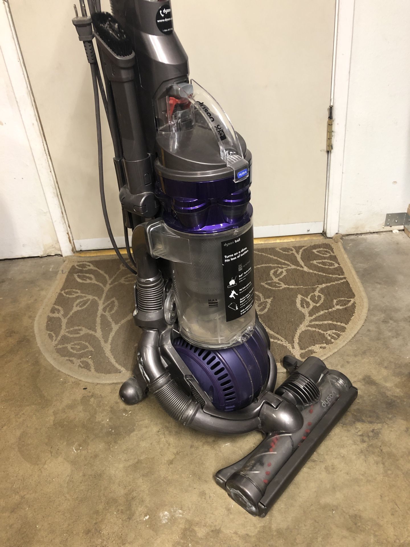 Dyson DC25 Vacuum Cleaner Great Shape Low Usage